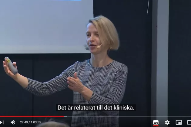 Daiva Daukantaite talar på Crafoords vetenskapslunch. Foto: Youtube.