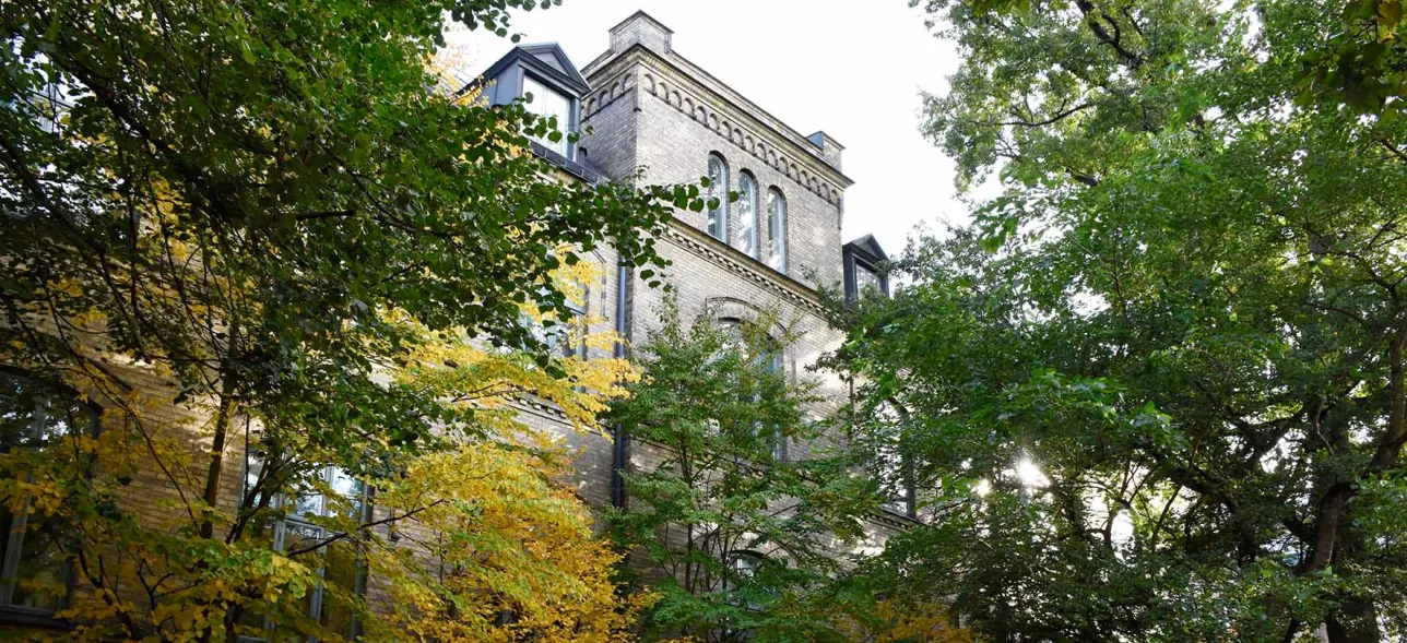 Fasaden på hus p i campus paradis.foto